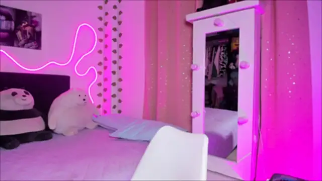 Vickysth online show from 10.20.25