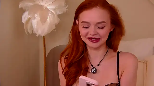 Snapshot of MiraBliss chatting on 11.04.25 MiraBliss online show from 11.04.25