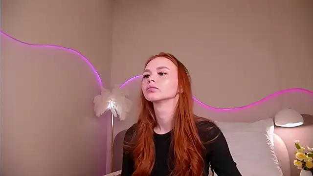 Snapshot of MiraBliss chatting on 11.29.25 MiraBliss online show from 11.29.25