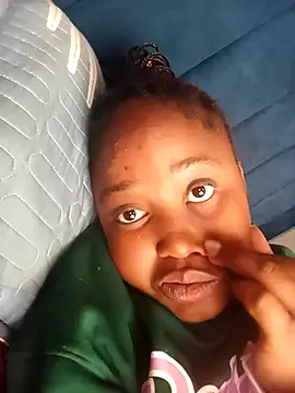 Snapshot of SexyShybarbie chatting on 10.17.25 SexyShybarbie online show from 10.17.25