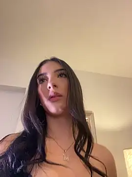 Snapshot of MagieeThomson chatting on 11.06.25 MagieeThomson online show from 11.06.25