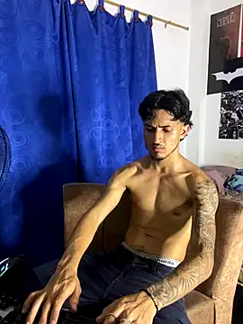 Snapshot of Zayn_kane chatting on 10.05.25 Zayn kane online show from 10.05.25