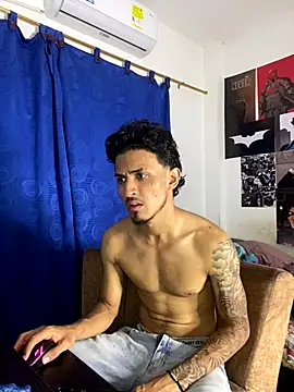 Snapshot of Zayn_kane chatting on 11.08.25 Zayn kane online show from 11.08.25