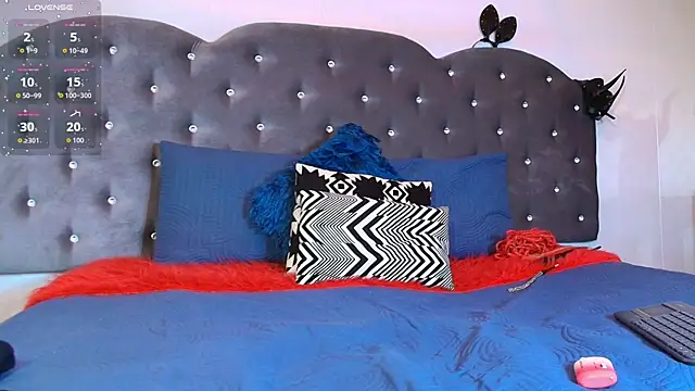 Lia Valmont online show from 12.04.25