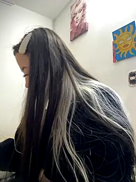 Snapshot of VictoriaGerard_Pink chatting on 10.23.25 VictoriaGerard Pink online show from 10.23.25