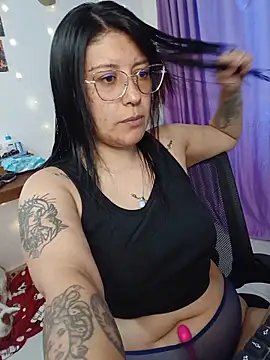 Snapshot of DaniPoison chatting on 05.19.26 DaniPoison online show from 05.19.26