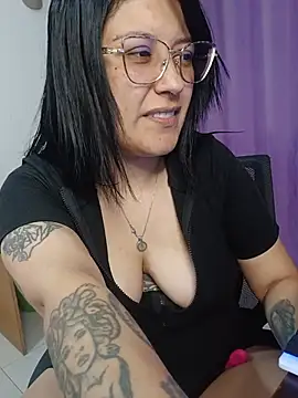 Snapshot of DaniPoison chatting on 06.25.26 DaniPoison online show from 06.25.26