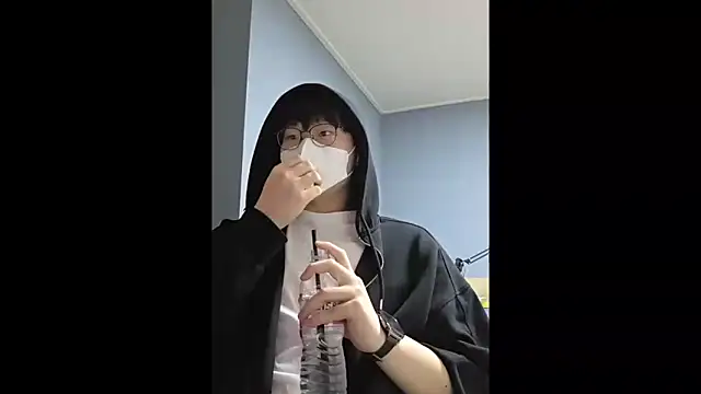 Snapshot of shudjk chatting on 03.20.25 shudjk online show from 03.20.25