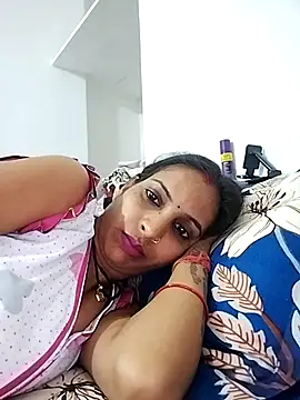 Hotty-Nidhi online show from 03.17.25
