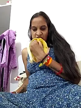 Hotty-Nidhi online show from 10.05.25