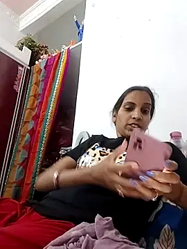 Snapshot of Hotty-Nidhi chatting on 04.05.26 Hotty-Nidhi online show from 04.05.26
