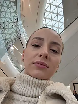 Snapshot of AlexisWhit chatting on 11.07.25 AlexisWhit online show from 11.07.25