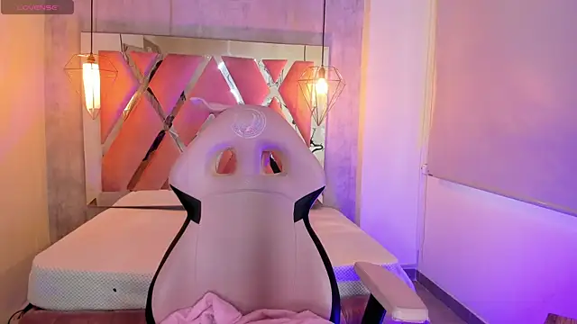 Snapshot of adara_evanss chatting on 10.27.25 adara evanss online show from 10.27.25