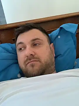 Snapshot of hugedickedd chatting on 03.26.26 hugedickedd online show from 03.26.26