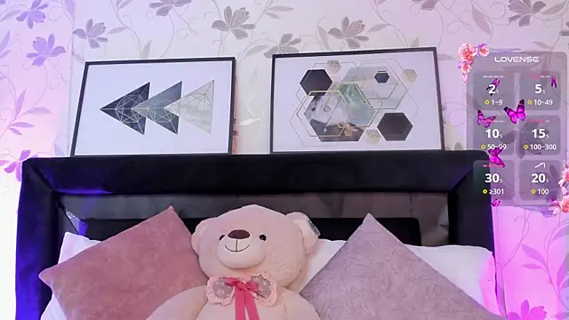 Snapshot of Lilith_Thompson chatting on 09.21.25 Lilith Thompson online show from 09.21.25