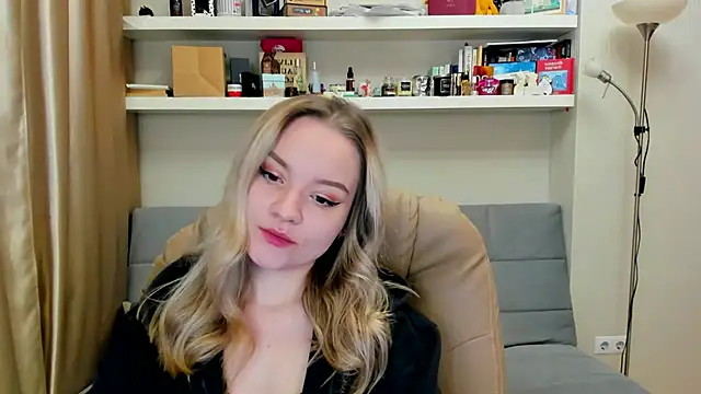 Kara Smith  online show from 12.12.24