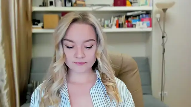 Kara Smith  online show from 10.12.25