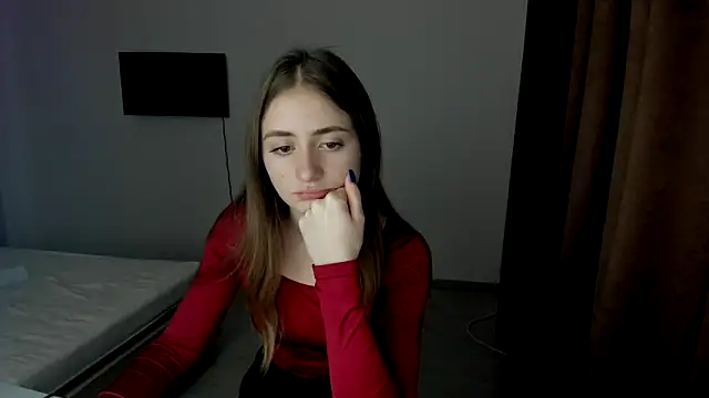 Snapshot of LilyHaart chatting on 10.31.25 LilyHaart online show from 10.31.25