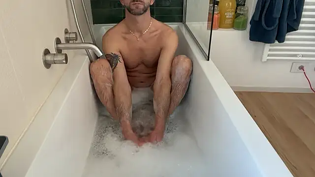 Snapshot of JOREDDs chatting on 02.22.26 JOREDDs online show from 02.22.26