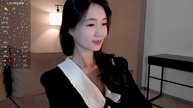 Snapshot of SeulBi chatting on 11.15.25 SeulBi online show from 11.15.25