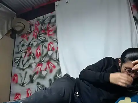 Snapshot of SHARONYJQVI chatting on 09.27.25 SHARONYJQVI online show from 09.27.25