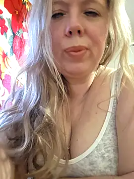 Snapshot of Irina3718 chatting on 04.28.26 Irina3718 online show from 04.28.26