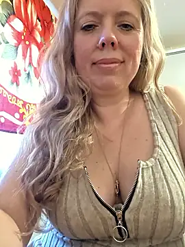 Snapshot of Irina3718 chatting on 05.15.26 Irina3718 online show from 05.15.26