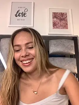 Snapshot of valery_and_Dani_ chatting on 11.27.25 valery and Dani online show from 11.27.25