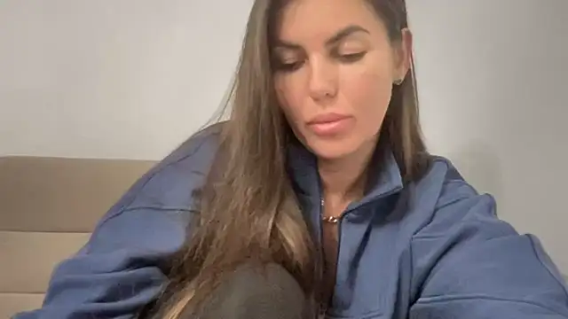 Snapshot of AngelinaMeov chatting on 09.28.25 AngelinaMeov online show from 09.28.25