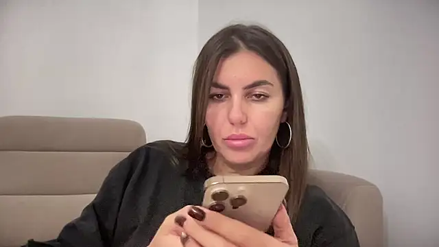 Snapshot of AngelinaMeov chatting on 10.21.25 AngelinaMeov online show from 10.21.25