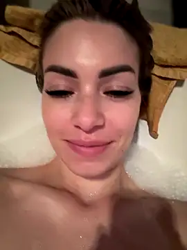 Snapshot of SweetDarling7 chatting on 10.20.25 SweetDarling7 online show from 10.20.25