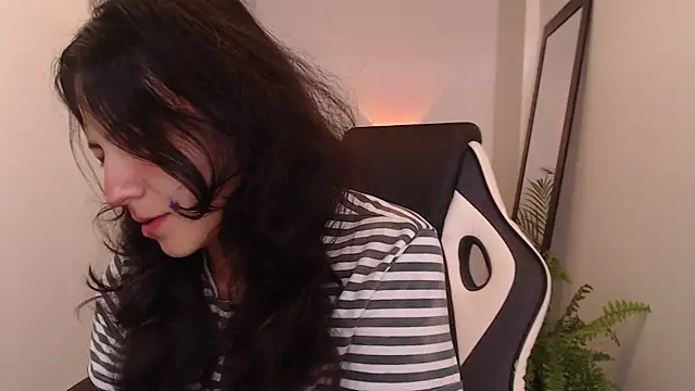 Snapshot of Asaray_T chatting on 04.12.26 Asaray T online show from 04.12.26
