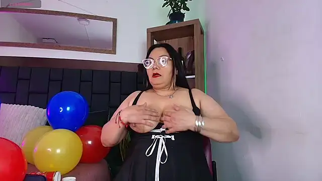 Snapshot of EllenaBoobs_ chatting on 06.19.26 EllenaBoobs online show from 06.19.26