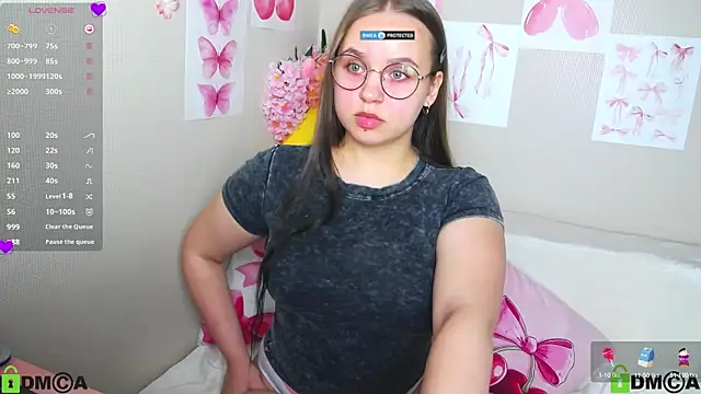 Snapshot of Lilysweet13 chatting on 09.29.25 Lilysweet13 online show from 09.29.25