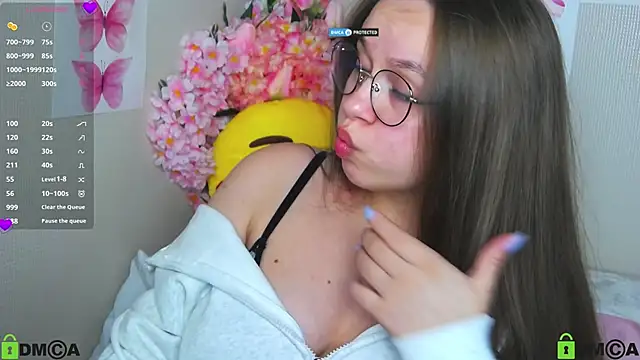 Snapshot of Lilysweet13 chatting on 10.06.25 Lilysweet13 online show from 10.06.25