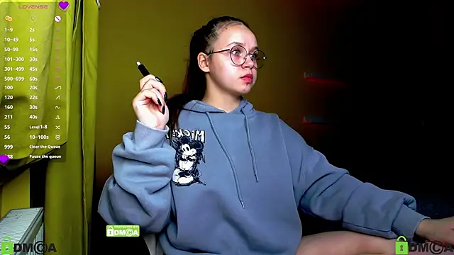 Snapshot of Lilysweet13 chatting on 10.27.25 Lilysweet13 online show from 10.27.25