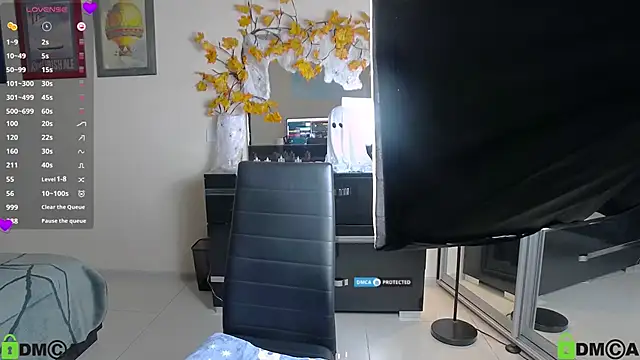 Snapshot of Lilysweet13 chatting on 10.29.25 Lilysweet13 online show from 10.29.25