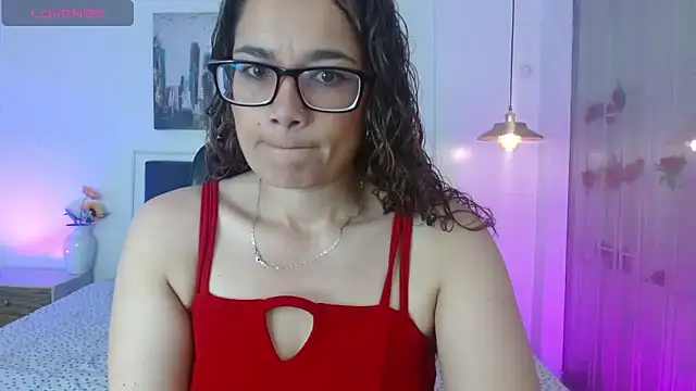 Snapshot of Rose_Thompson1 chatting on 05.13.26 Rose Thompson1 online show from 05.13.26