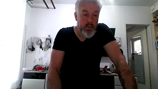 Snapshot of Berg_Boy chatting on 02.14.26 Berg Boy online show from 02.14.26