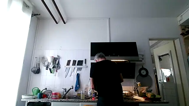 Snapshot of Berg_Boy chatting on 02.19.26 Berg Boy online show from 02.19.26