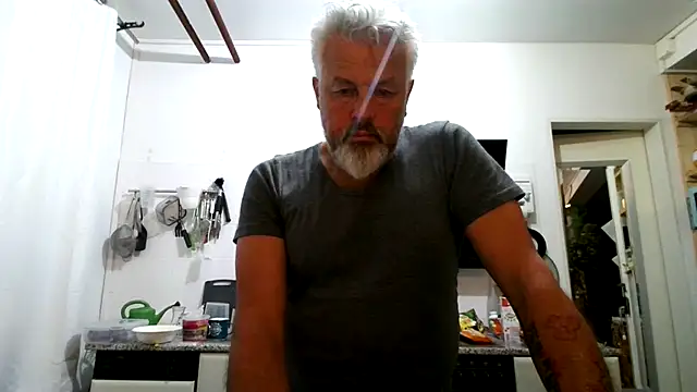 Snapshot of Berg_Boy chatting on 03.17.26 Berg Boy online show from 03.17.26