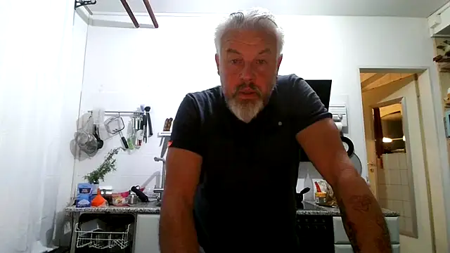 Snapshot of Berg_Boy chatting on 04.24.26 Berg Boy online show from 04.24.26