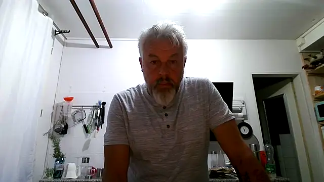 Snapshot of Berg_Boy chatting on 04.30.26 Berg Boy online show from 04.30.26