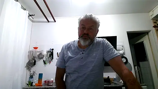 Snapshot of Berg_Boy chatting on 05.12.26 Berg Boy online show from 05.12.26