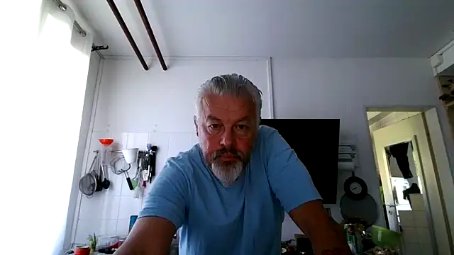 Snapshot of Berg_Boy chatting on 05.24.26 Berg Boy online show from 05.24.26