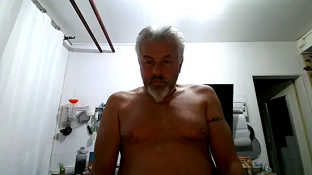 Snapshot of Berg_Boy chatting on 05.24.26 Berg Boy online show from 05.24.26