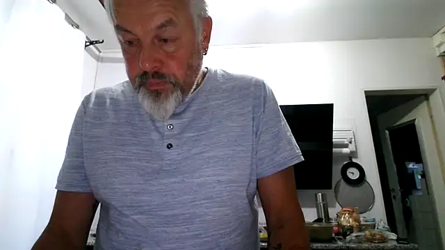 Snapshot of Berg_Boy chatting on 05.27.26 Berg Boy online show from 05.27.26