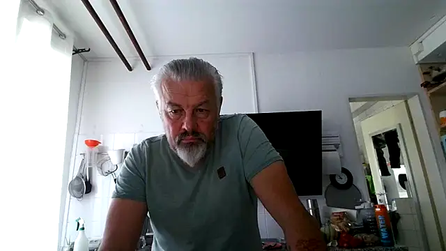 Snapshot of Berg_Boy chatting on 05.30.26 Berg Boy online show from 05.30.26