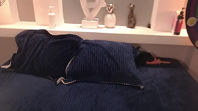 Snapshot of milu_w4llace chatting on 10.30.25 milu w4llace online show from 10.30.25