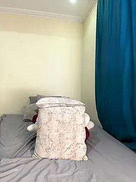 Snapshot of Ivelleee_ chatting on 09.10.25 Ivelleee online show from 09.10.25